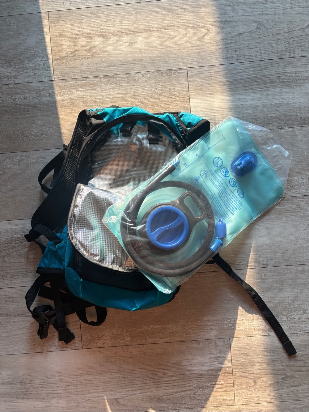 LUNIDRY Hydration Back Pack - Picture 3 of 4